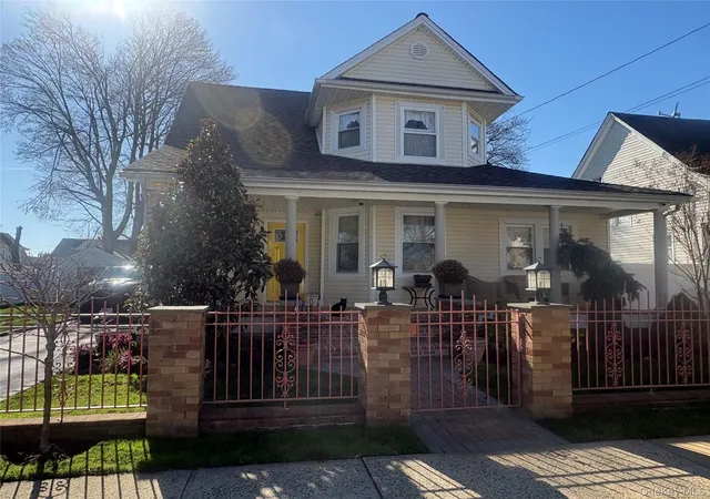 2nd image of 25 Rutland Rd, Hempstead, NY 11520 | MLS# 982622