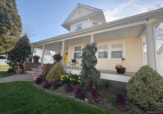 1st image of 25 Rutland Rd, Hempstead, NY 11520 | MLS# 982622