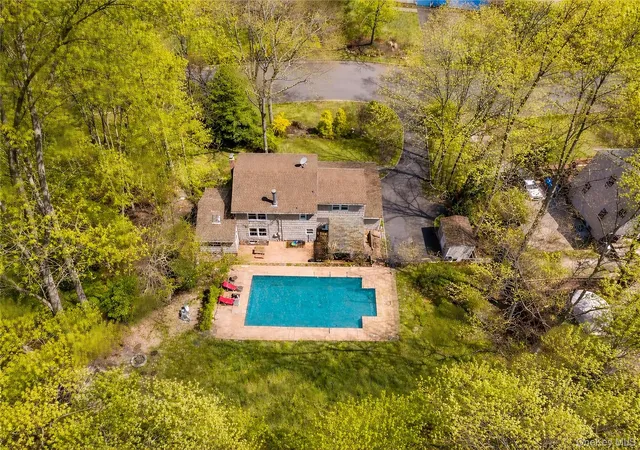 Photo 3 of Sale Pending at 107 Red Oak Ct, Port Jefferson, NY 11777 | MLS# 982631 | Listing updated on 2026-07-08