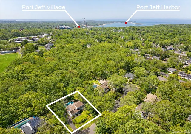 2nd image of 107 Red Oak Ct, Port Jefferson, NY 11777 | MLS# 982631