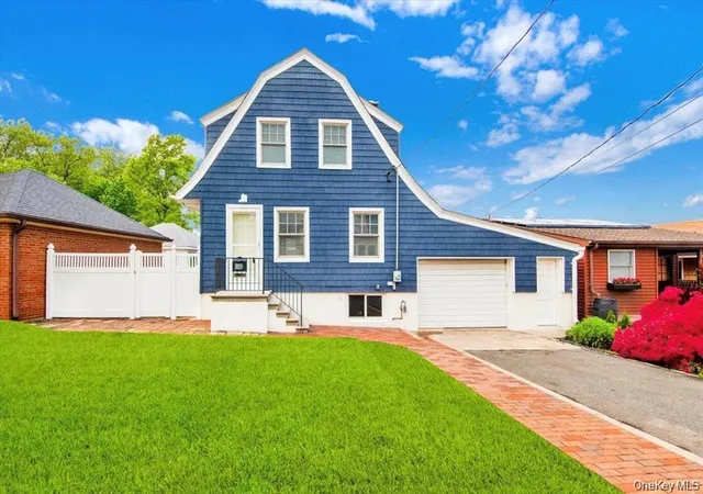 Single family home for sale at 211 Bowne St, Bronx, NY 10464 | MLS# 982638