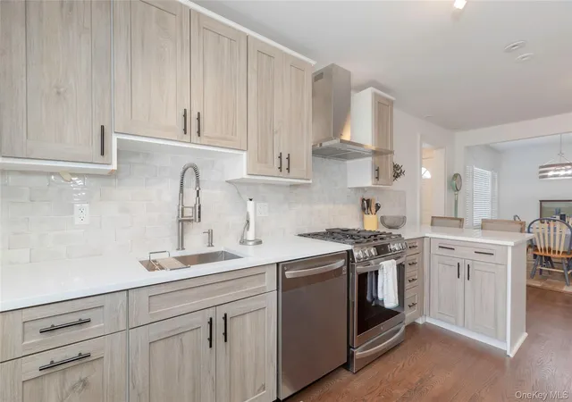 Photo 4 of Single family home for sale at 211 Bowne St, Bronx, NY 10464 | MLS# 982638 | Listing updated on 2026-09-13