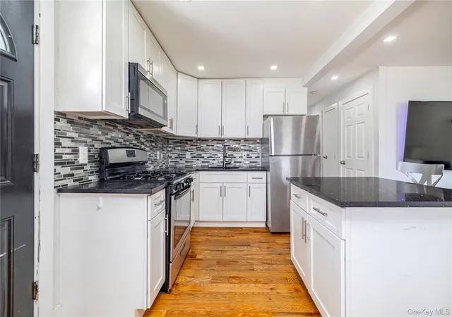 3rd image of 258 Benson Ave, Hempstead, NY 11003 | MLS# 982666