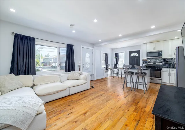 4th image of 258 Benson Ave, Hempstead, NY 11003 | MLS# 982666