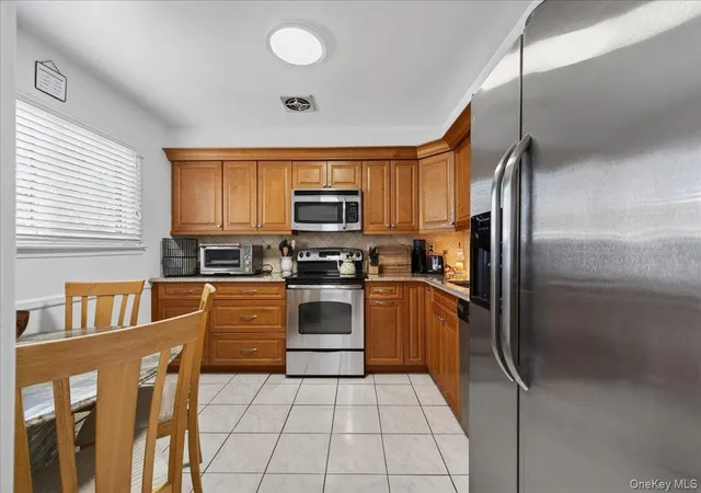 Listing Photo 5 - Condo for sale in building located at 83 Buckingham Ct, Haverstraw, NY 10970