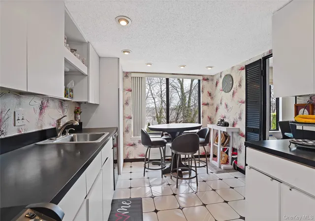 Homes for sale in Greenburgh, NY | 500 High Point Dr #211, Greenburgh, NY 10530 | MLS# 982713