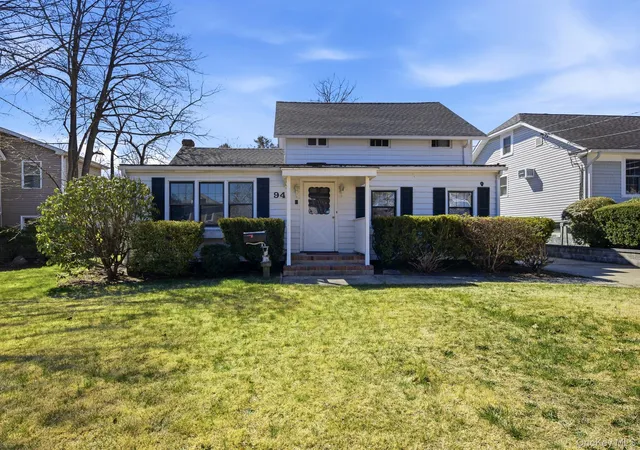 2nd image of 94 E Lakewood St, Patchogue, NY 11772 | MLS# 982731