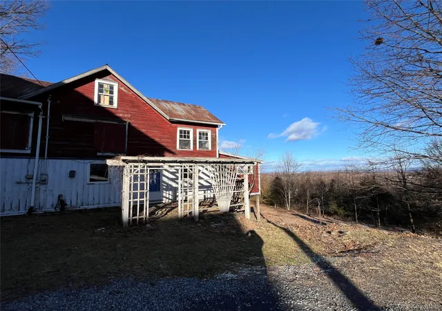Photo 4 of Single family home for sale at 156 Mount Zion Rd, Marlboro, NY 12542 | MLS# 982800 | Listing updated on 2026-04-10