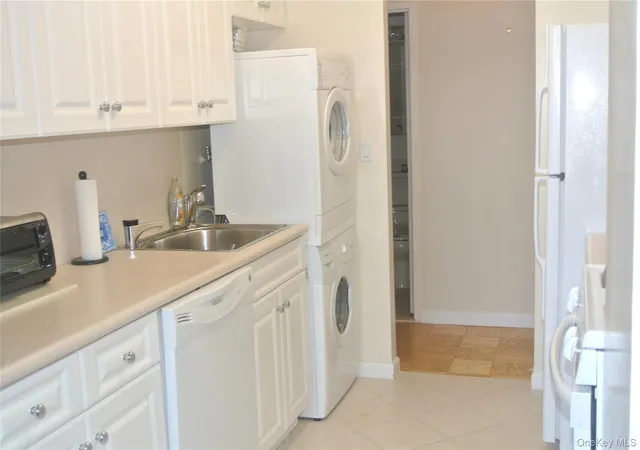 Photo 4 of Sale Pending at 27010 Grand Central Pkwy #11R, Floral Park, NY 11005 | MLS# 982821 | Listing updated on 2026-06-25