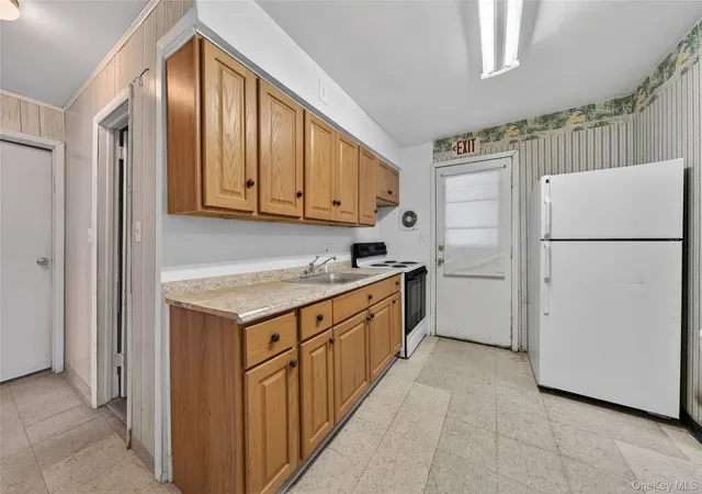 Photo 3 of Sale Pending at 188 Amherst St, Hempstead, NY 11550 | MLS# 982829 | Listing updated on 2026-06-24