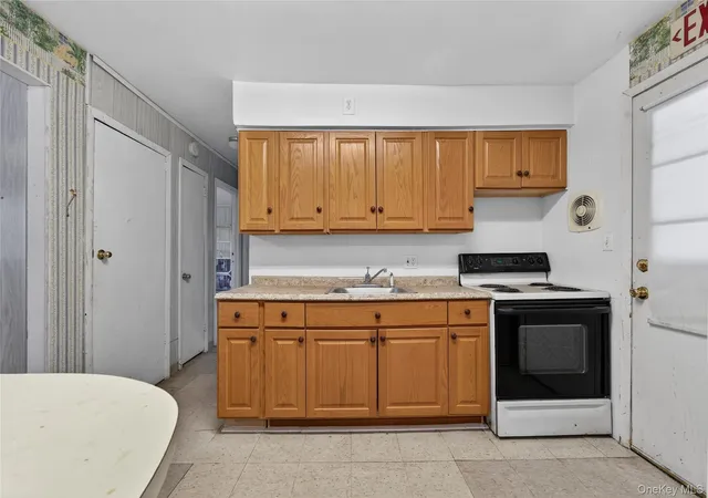 Photo 4 of Sale Pending at 188 Amherst St, Hempstead, NY 11550 | MLS# 982829 | Listing updated on 2026-06-24