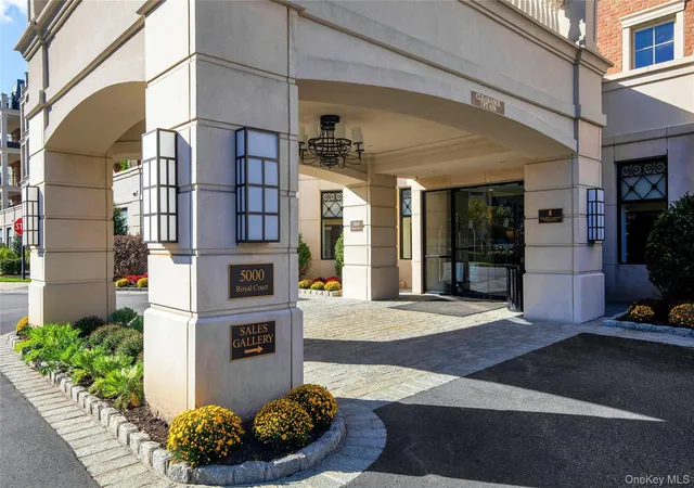 2nd image of 5000 Royal Ct #5014, North Hempstead, NY 11040 | MLS# 982832