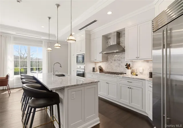 4th image of 5000 Royal Ct #5014, North Hempstead, NY 11040 | MLS# 982832