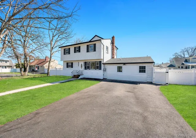 Photo 3 of Sale Pending at 90 30th Street, Copiague, NY 11726 | MLS# 982838 | Listing updated on 2026-09-19