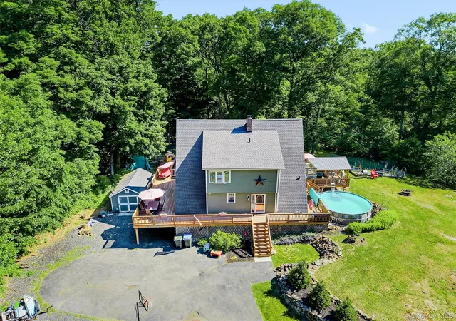 Photo 4 of Sale Pending at 17 Hilltop Ave, Newburgh (town), NY 12550 | MLS# 982856 | Listing updated on 2026-09-15