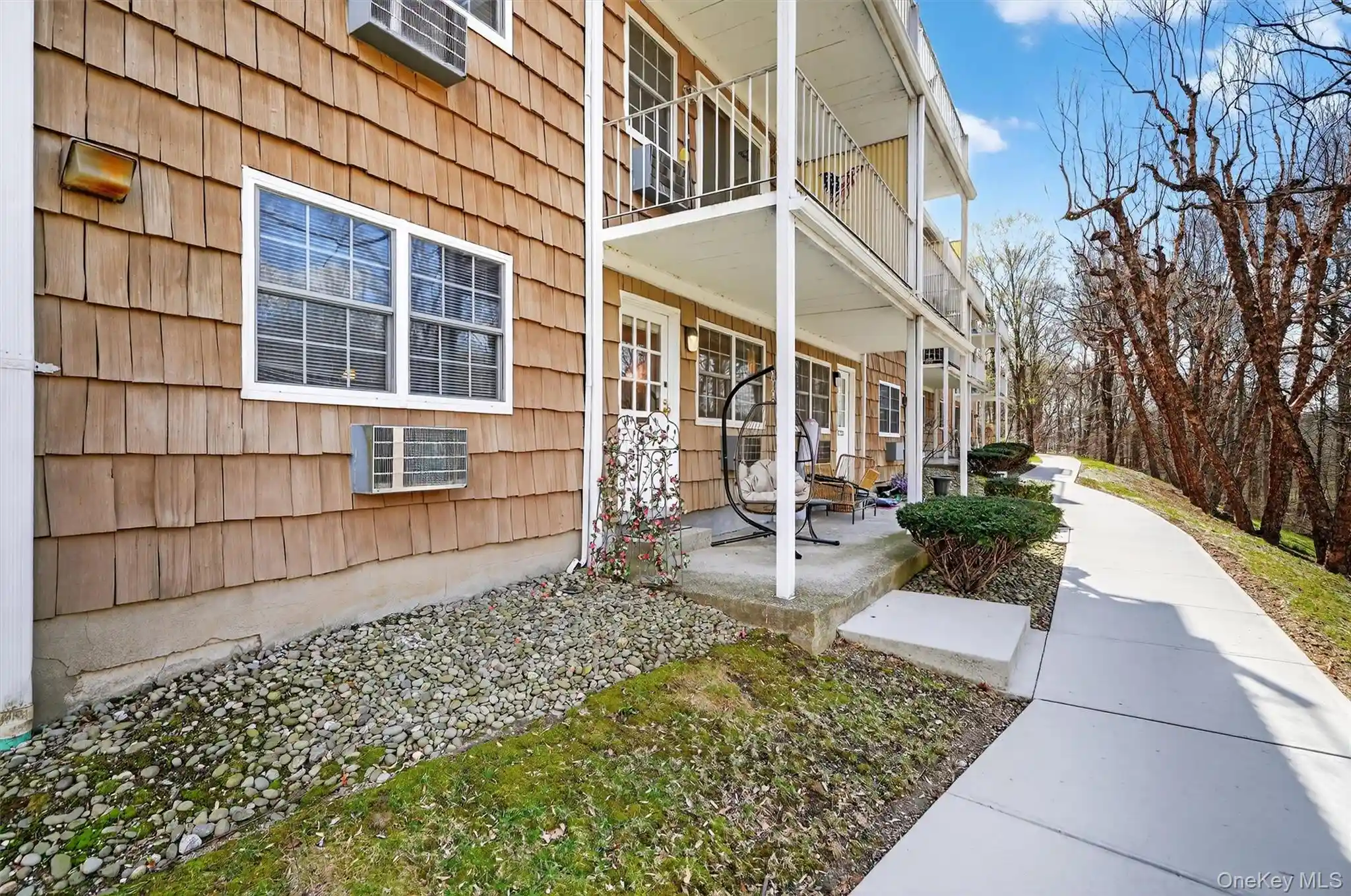 Listing Photo 2 - Condo for sale in 1840 Crompond Rd located at 1840 Crompond Rd, Peekskill, NY 10566 - Unit #1A4