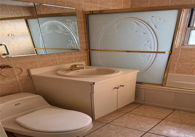 Photo 4 of Sale Pending at 1013 Rottkamp St #1, Hempstead, NY 11580 | MLS# 982899 | Listing updated on 2026-09-19