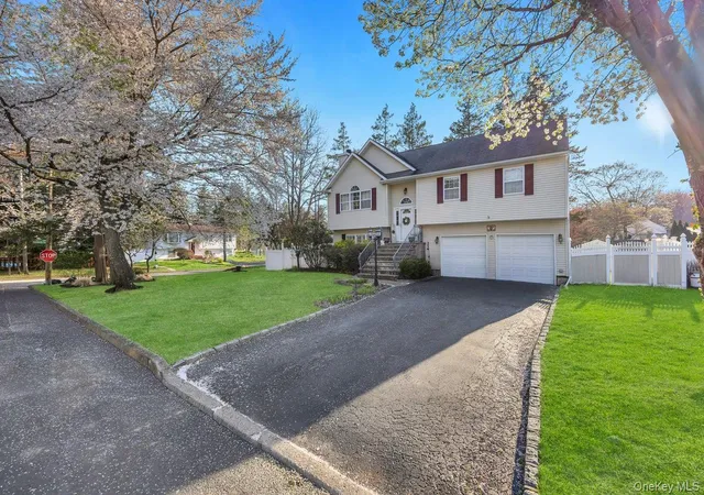 4th image of 4 Jerome St, Smithtown, NY 11787 | MLS# 982923