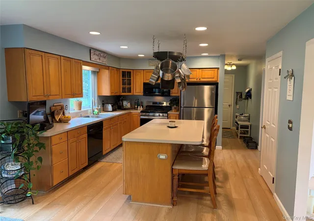 Photo 3 of Single family home for sale at 240 Lisa Dr, Southold, NY 11971 | MLS# 982950 | Listing updated on 2026-09-04