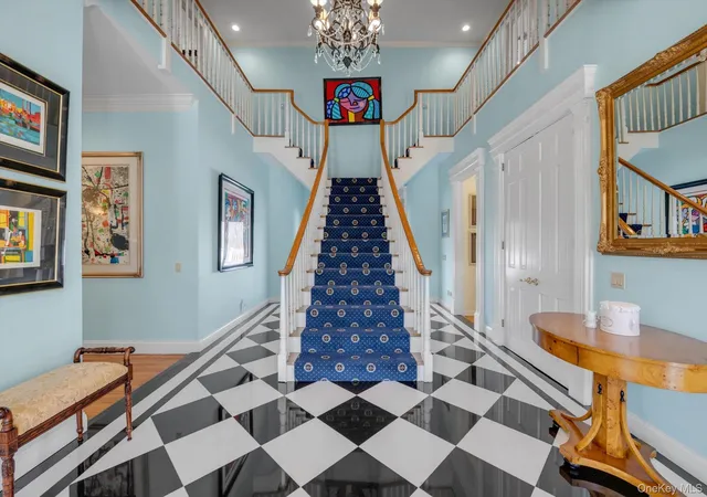 Photo 4 of Sale Pending at 12 Overlook Ct, Locust Valley, NY 11560 | MLS# 982955 | Listing updated on 2026-05-19