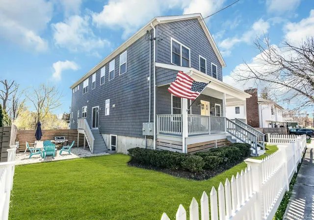 Homes for sale in Southold, NY | 215 North St, Southold, NY 11944 | MLS# 982976