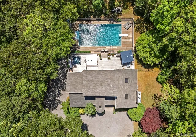 Photo 4 of Sale Pending at 76 Is View Dr W, Southampton, NY 11963 | MLS# 982978 | Listing updated on 2026-09-06