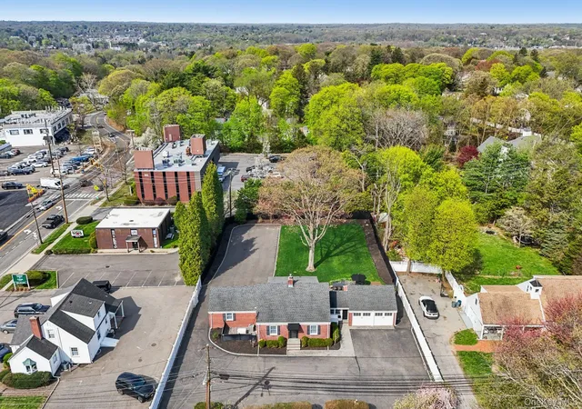 4th image of 1 Huntington Bay Rd, Huntington, NY 11743 | MLS# 983004