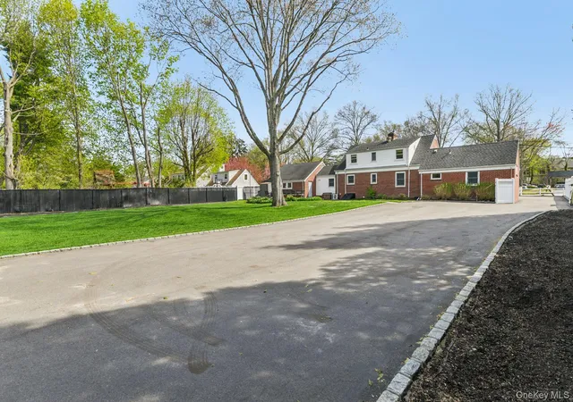 5th image of 1 Huntington Bay Rd, Huntington, NY 11743 | MLS# 983004