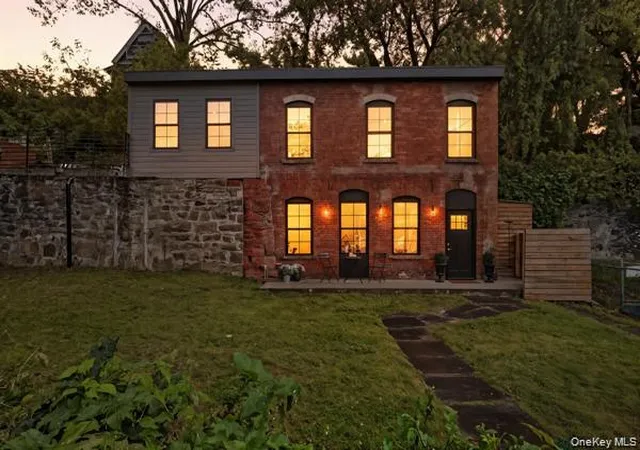 Photo 3 of Sale Pending at 26 Gill St, Kingston, NY 12401 | MLS# 983013 | Listing updated on 2026-07-15