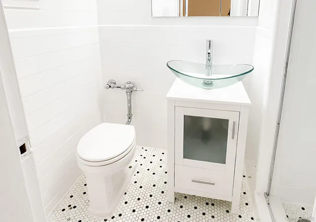 2nd image of 309 N Broadway, Yonkers, NY 10701