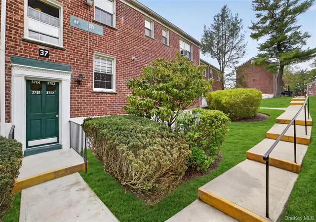 Photo 1 of Sale Pending at 37 Fieldstone Dr #E4, Greenburgh, NY 10530 | MLS# 983064 | Listing updated on 2026-08-07