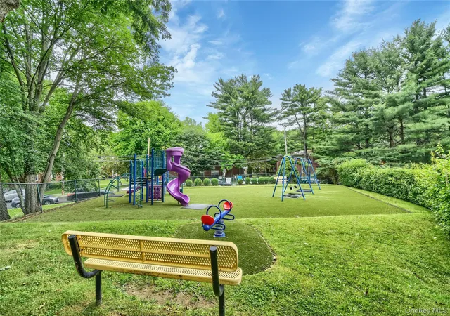 Listing Photo 2 - Condo for sale in building located at 37 Fieldstone Dr, Greenburgh, NY 10522 - Unit #E4