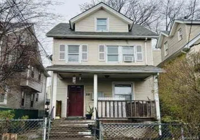 Homes for sale in New Rochelle, NY | 59 Crescent Ave, New Rochelle, NY 10801 | MLS# 983074