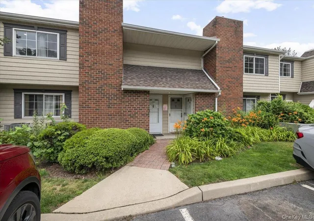 Homes for sale in Brookhaven, NY | 190 Lake Pointe Cir #190, Brookhaven, NY 11953 | MLS# 983086