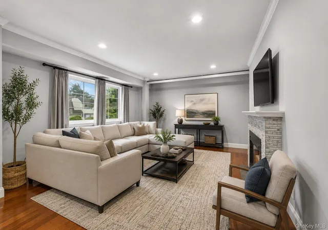 4th image of 190 Lake Pointe Cir #190, Brookhaven, NY 11953 | MLS# 983086