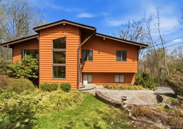 3rd image of 67 (65) Entrance Wy, Somers, NY 10578 | MLS# 983091