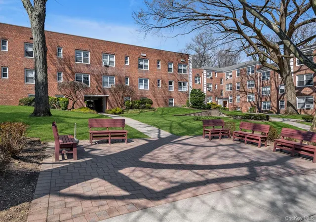 14th image of 17 Edwards St #3A, Roslyn Heights, NY 11577 | MLS# 983096