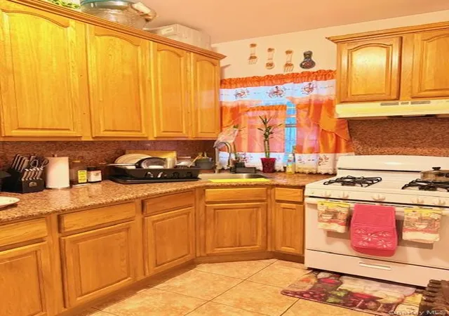 3rd image of 11146 Inwood St, Jamaica, NY 11435 | MLS# 983107