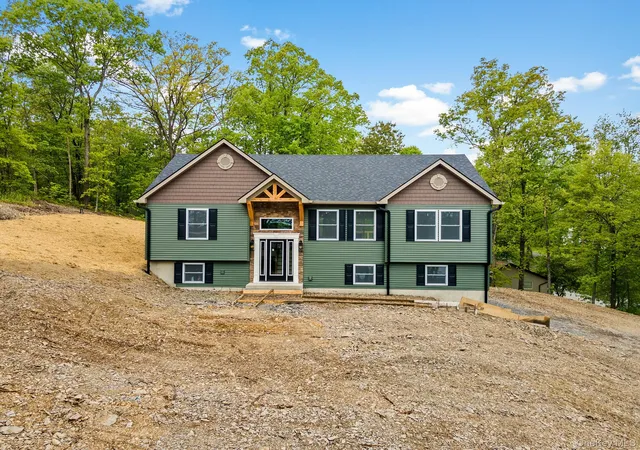 1st image of 61 Smith Ave, Newburgh (town), NY 12586 | MLS# 983147