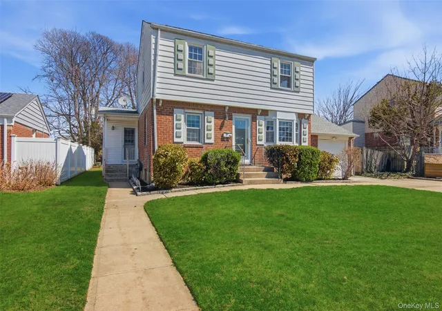 3rd image of 2295 3Rd St, Hempstead, NY 11554 | MLS# 983167