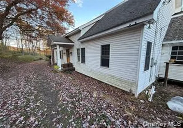 Photo 3 of House for sale at 118 Old Roosa Gap Rd, Bloomingburg, NY 12721 | MLS# 983246 | Listing updated on 2026-08-21