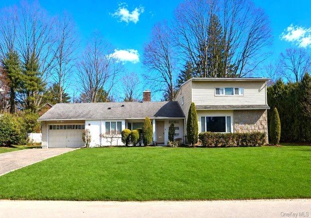 Photo 1 of Sale Pending at 5 Fieldstone Ln, Great Neck, NY 11020 | MLS# 983252 | Listing updated on 2026-07-17