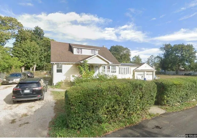 Photo 1 of Single family home for sale at 245 Acorn Ave, Central Islip, NY 11722 | MLS# 983254 | Listing updated on 2026-04-12