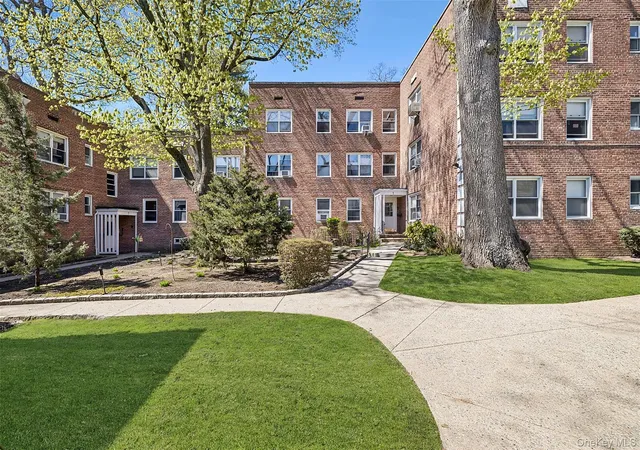 1st image of 1 Edwards St #3C, Roslyn Heights, NY 11577 | MLS# 983269