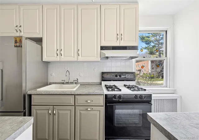 5th image of 1 Edwards St #3C, Roslyn Heights, NY 11577 | MLS# 983269