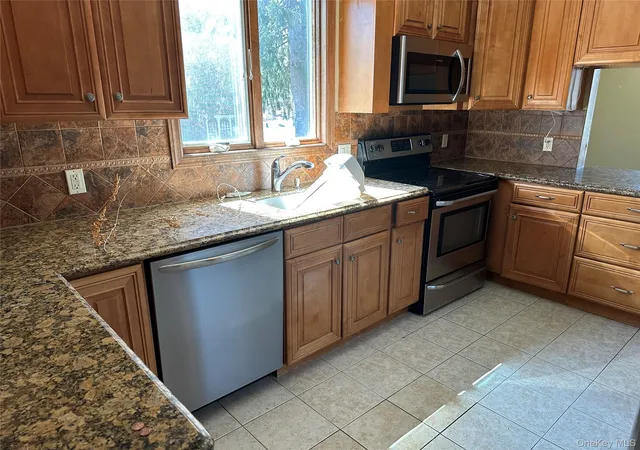 Photo 3 of Sale Pending at 56 Waverly Ave, Smithtown, NY 11787 | MLS# 983288 | Listing updated on 2026-05-02