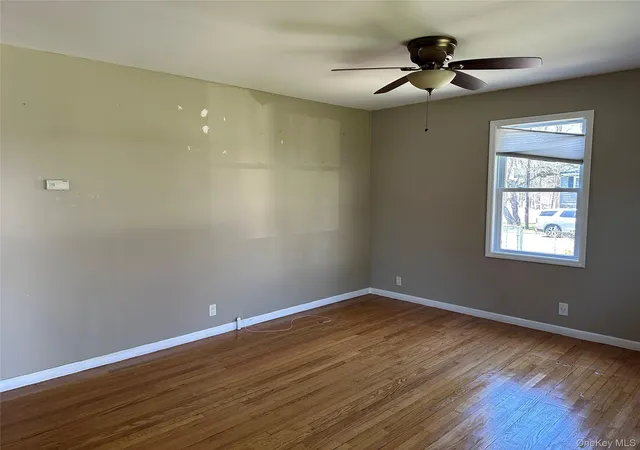 Photo 2 of Sale Pending at 56 Waverly Ave, Smithtown, NY 11787 | MLS# 983288 | Listing updated on 2026-05-02