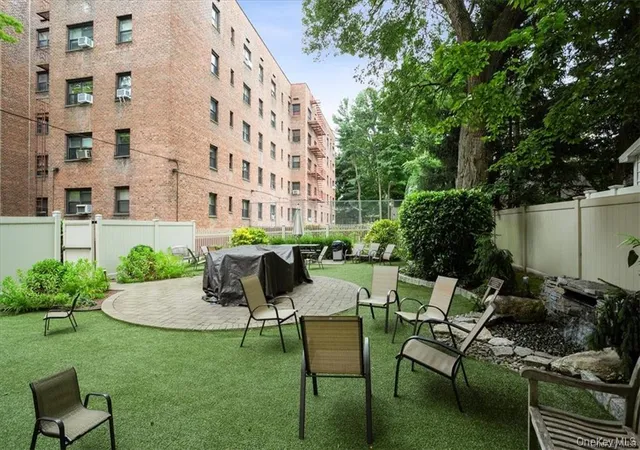 Homes for sale in New Rochelle, NY | 50 White Oak St #1C, New Rochelle, NY 10801 | MLS# 983290