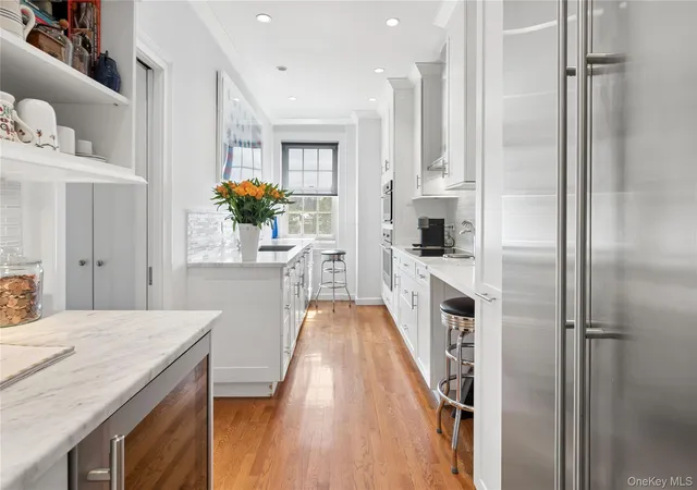 4th image of 9 Tanglewylde Ave, Eastchester, NY 10708