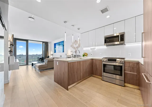 Condo for sale at 13101 40th Road #PH3T, New York, NY 11354 | MLS# 983329 | Listing updated on 2026-06-09